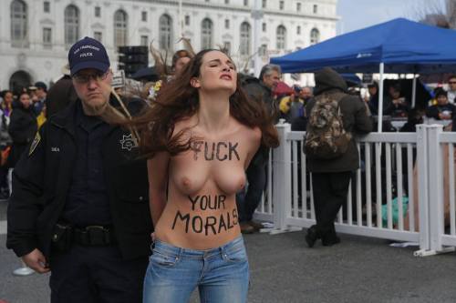 shivaswickedworld: Femen USA‬ disrupts David DeLeiden at San Francisco‬ ‎”Walk for Life&rd