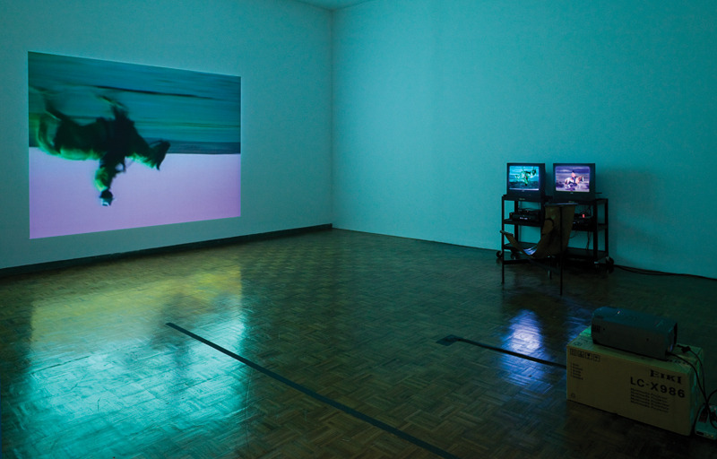 spacegrrrrl: Bruce Nauman, Green Horses, 1988 (installation view). Two color video