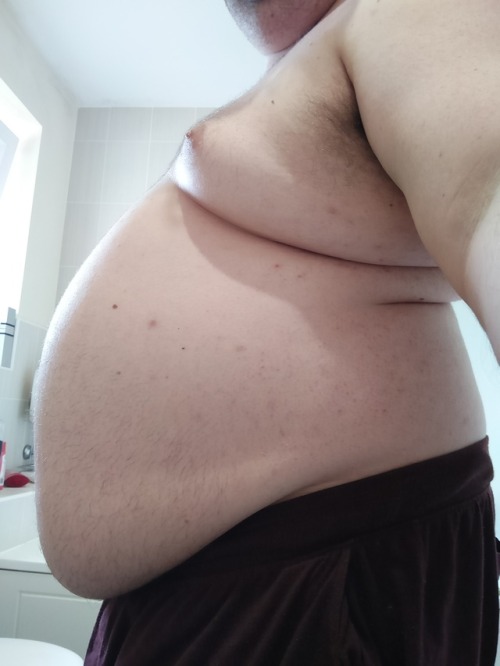 Tummy Tuesday. Feeling a bit on the hefty side :)