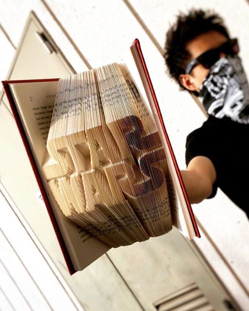 theonlymagicleftisart:Custom book art and book art patterns by OruFun.  Check out the Etsy Store.Thi
