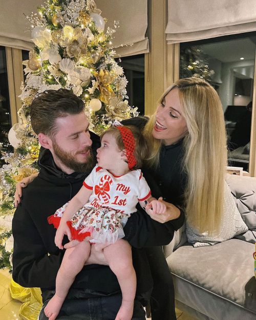 famososandwags:edurnity ❤️Feliz Navidad a todos ❤️ d_degeaofficial Merry Christmas everyone Stay saf