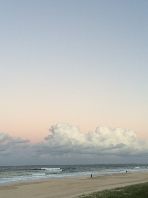 pockhy:  crying bc of the sky’s beauty