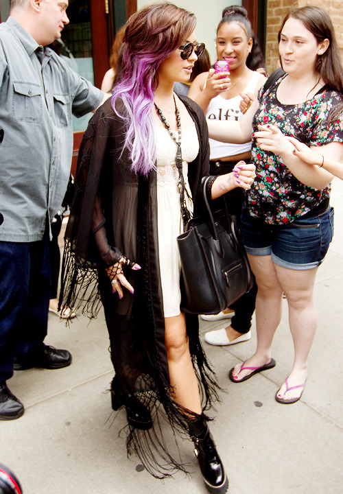 demiloavto-blog:  Demi Lovato stops to pose for photos with fans as she leaves the Greenwich Hotel in New York (06.24.14) 