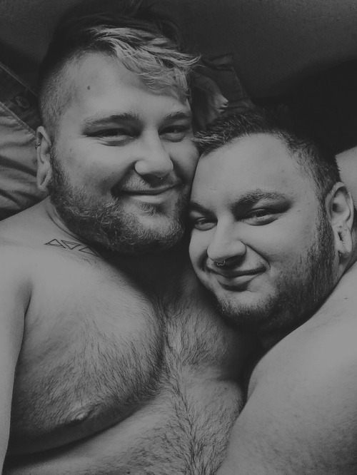 Sex baeconcub:  Cuddly morning in bed with my pictures