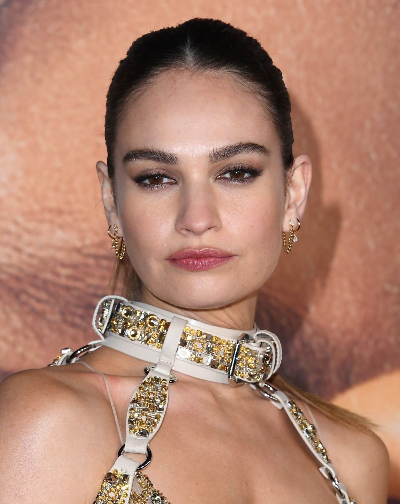 Porn itsdarkinsidee25:Lily James premiere del photos