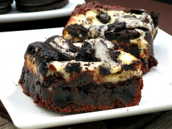 r3dlips-widehips:  fullcravings:  Cookies and Cream Cheesecake Brownies  Fucking yum.  Feed me. 