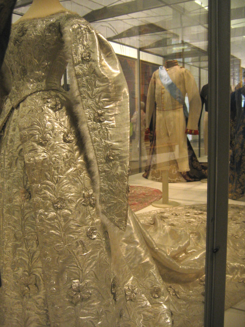 glitterofthepast: ghosts-of-imperial-russia:Russian Imperial Court Dress on display at the Hermitage