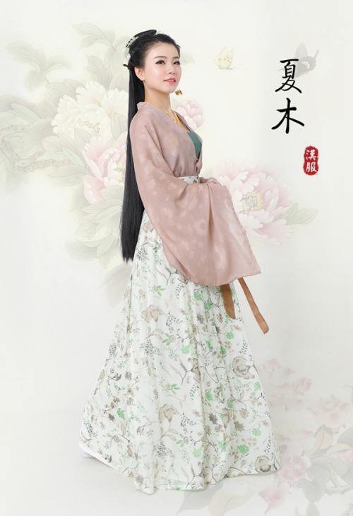 (via 夏木 华夏粹 汉服 对襟襦裙 真丝清新 传统民族服装夏季孤品限量-淘宝网)华夏粹http://huaxiacui.taobao.com/