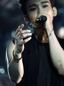 kimjongdayyum:  reaching out to you. 