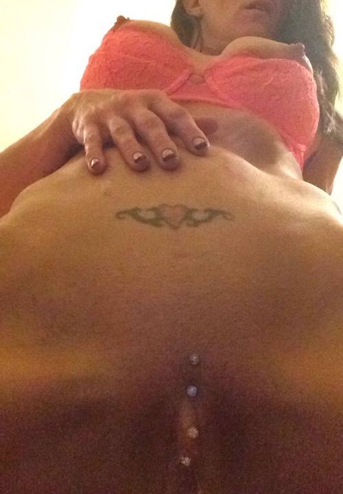 bigbulletwants2seeitall:  Just a little rub on the clit and a tug on the nipples is all I need to get horny!!