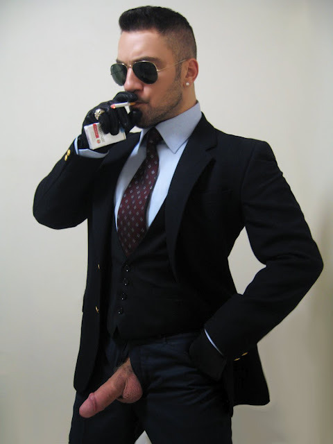 oofahpapa:  CIGARMAN36 Australia’s Tom Miller Part 3 ♂♂ http://oofahpapa.tumblr.com/archive