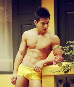 evianguy:  Hawt Asian Stud! 