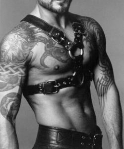 leatherhostage:  leatherhostage follow and enjoy  hot stuff!