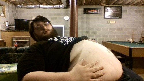 Got pretty stuffed today on pizza (26 slices, 20-ish cheesy bread squares, and two bowls of pasta).  Is it noticeable ;)