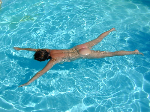 asterix56:  A refreshing swim… 