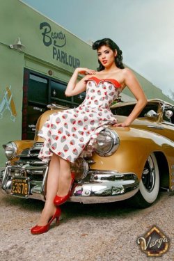 alternative-pinup:  Alternative Pinup girl