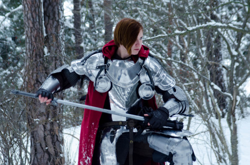 waffies-n-toast:  vidrig:  My friend davio3d was kind enough to lend me his suit of armor, and into the forest we went!  oh please PLEASE tell me you’ve read books by Tamora Pierce? Because if not, you just accidentally roleplayed Allana the Lioness