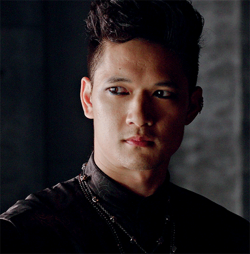 witchyanaels:ALEC &amp; MAGNUS | SHADOWHUNTERS S1E04 ▸“RAISING HELL”