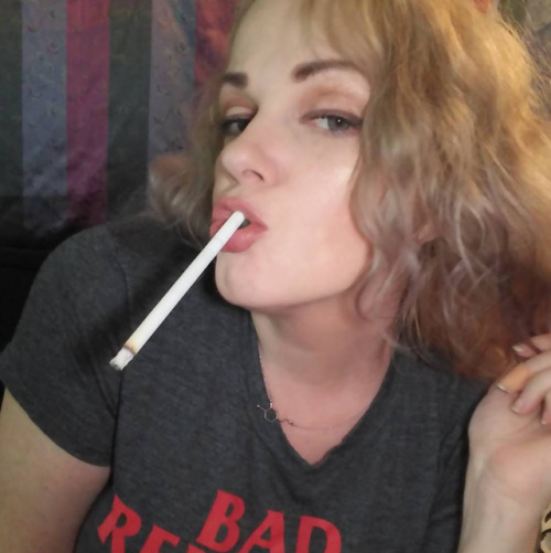 md2022: @       smoketemptress.com Dangle