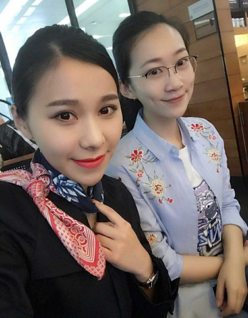 陪我等飞机的女孩 手动比心❤#广州.广州白云国际机场#【空乘联盟】始于2016年，是目前国内唯一专注做空姐对接的联盟，只为有空姐喜好的成功人士提供服务，属于收费会员制联盟。100%保证真实空姐，涵盖国