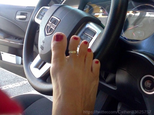 catheri83625757: In my car warming up for a foot job