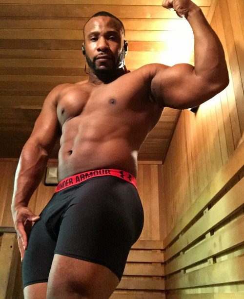 chocolategeek: thiksoul69:  👀#thiksoul69 🔥  Damn daddy!!! 