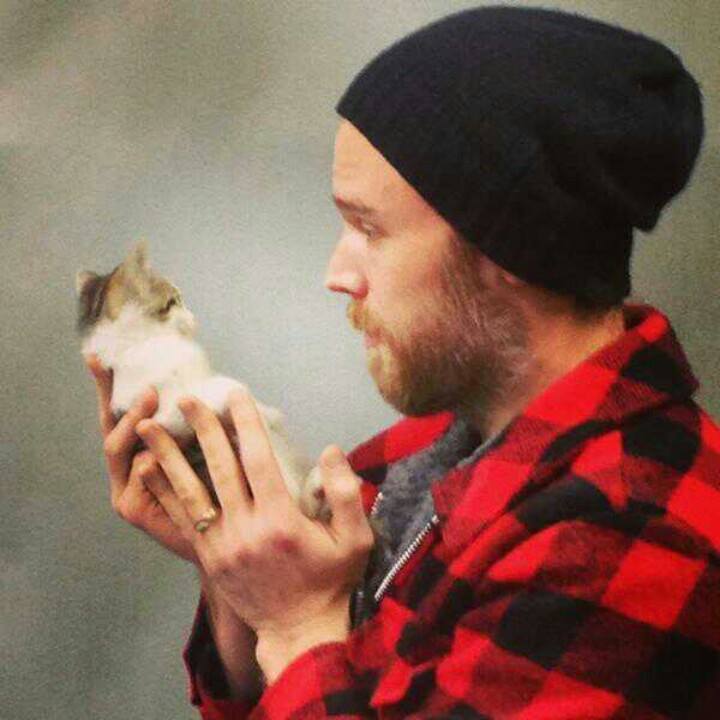queenbitchambrose:  Ryan Hurst aka “Opie” with a kitten…my heart just melted