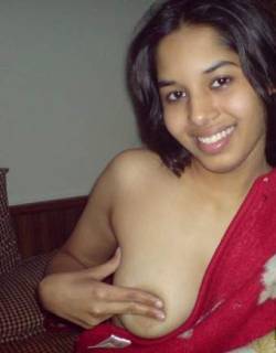 fuckingsexyindians:  Nice Indian tit show