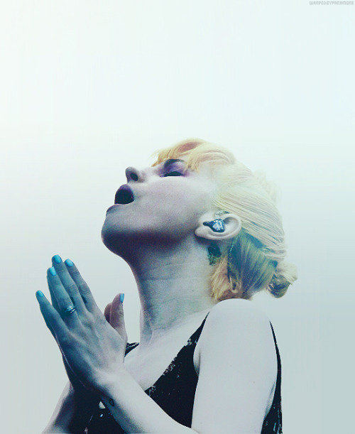 warpedbyparamore: Oh star fall down on me let me make a wish upon you