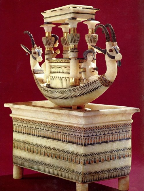 Basin with a boat from the tomb of TutankhamunIt is considered one of the most beautiful pieces of t