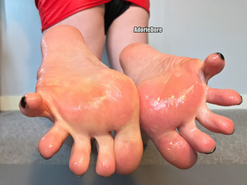 Do you love my slick oily feet and wouldn’t you love to run your hands all over them?