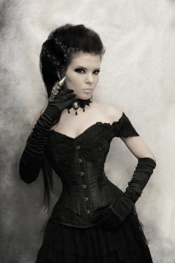 hoop-skirts-and-corsets:  Beautiful Lace Corset by Wyxina