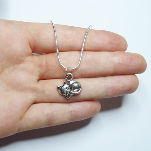 sleeping cat necklace - $14.10 buy it here!