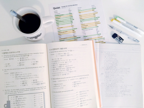 コーヒーと宿題 / coffee and homeworkDoing my textbook exercises for lesson 12 of Genki. I printed out my Qu