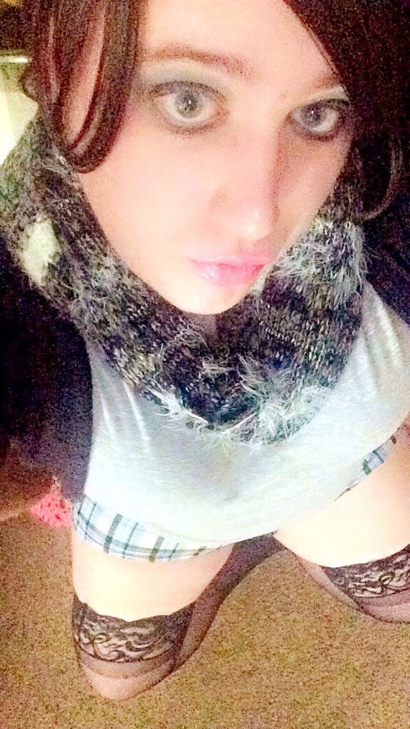 ashleyaurora:  Do you like my scarf?👻  Yes I do I love everything about you