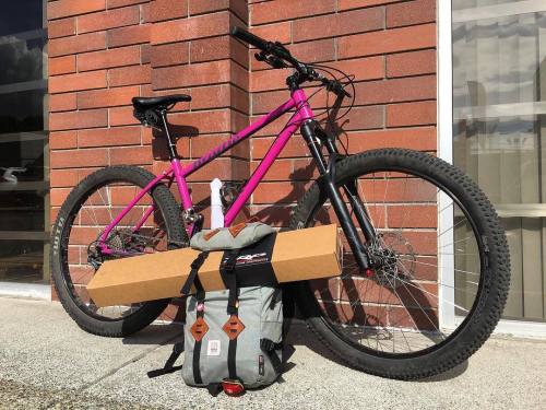 brodiebikes: @_meat_ Inappropriate cargo bike Friday. #fyeahfriday #doawheelie #wedeliver #climbMax 