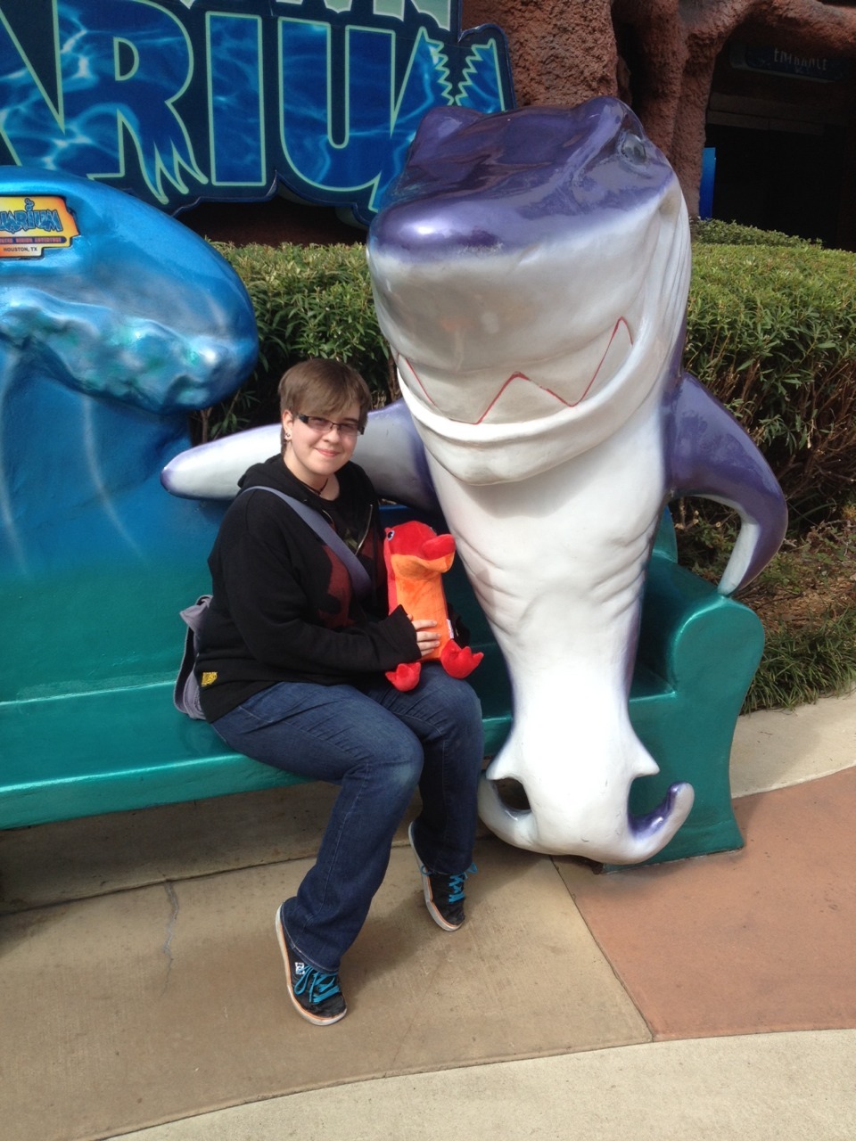 crablouse:  vampireshadow:  part 2 hanging out at downtown aquarium!   i died at