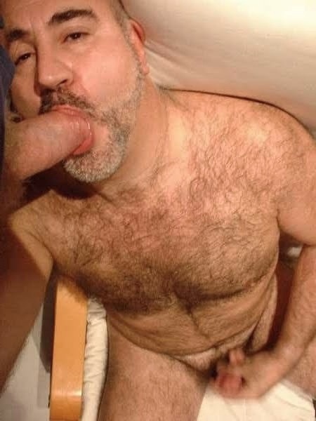 bearscumover:  Nice cock sucking by a sexy guy!