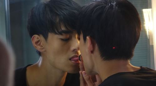 juyumyn: The Gigolo(2015) 이 영화 보면 눈이 즐거워집니다. 남주 배우 Dominic Ho가 진짜 핵 존잘… 머리 스타일이 자주 바뀌어서 나오는데 나올때마다 잘