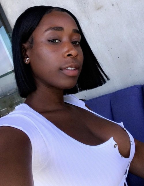 kingjazziedad:  DeliciouslySexy. Curvy. BootiDelicious Mami..     Ms BriaMyles ❤️💜💚  Sexy thick🍫lady 😃