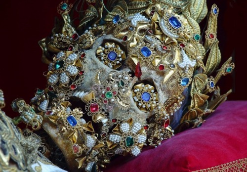 thebvnnycvlt:Bejeweled Relics of Christian Martyrs and Saints