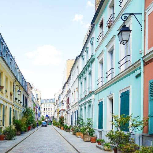 Doesn&rsquo;t this street just scream summertime? I instantly think of cotton candy and creamsic