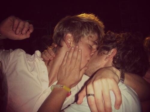 fallingslowlyinlove:  -