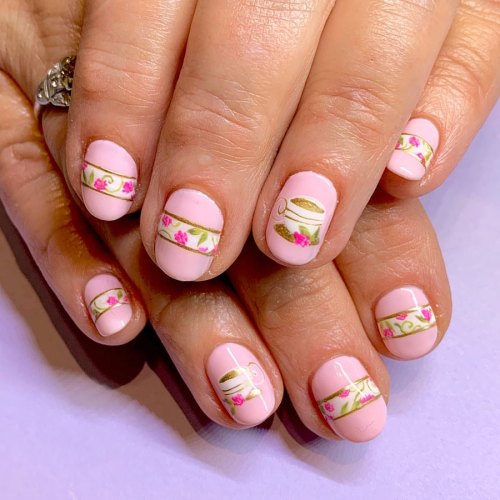 English rose tea party nails for Candee’s event! Swipe to see the little teapots we put on her thumb