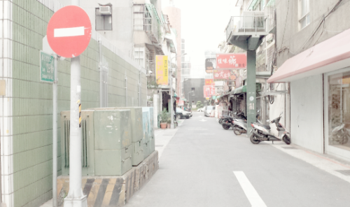eggpuffs: 臺北市 TAIPEI・my brother wants boba milk tea 2x a day