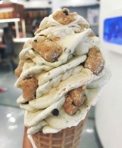 daily-deliciousness:Cookie dough ice cream