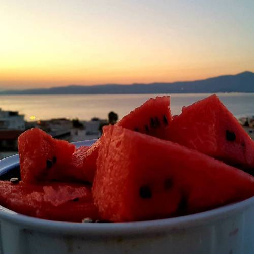 bachelors-art: #sea #sun #beachbar #fit #fitness #abs #workout #watermelon #fruits #greece #russia #