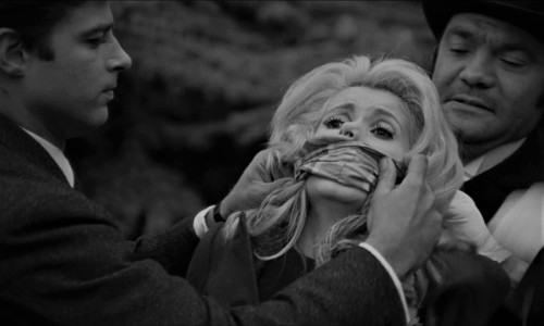 Cathrine Deneuve And Jean Sorel Inbelle De Jour