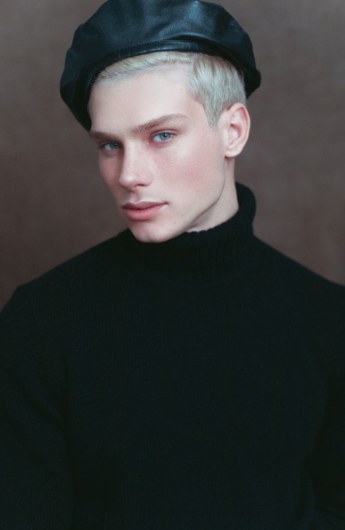 quentin-de-ladelune:  Ivan Gars by Quentin de Ladelune WWW.QUENTINDELADELUNE.COM 