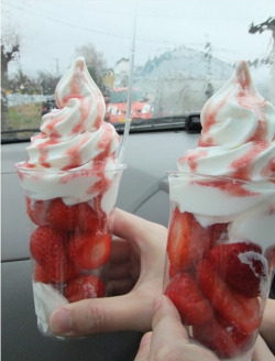 Strawberry sundaes look so good *o*